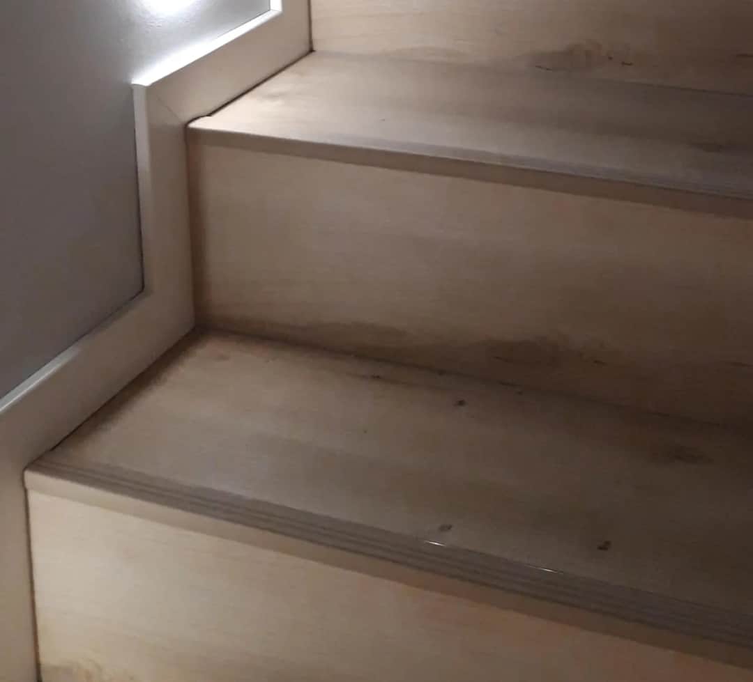 Jak zamontować listwy przy schodach - uniknij najczęstszych błędów