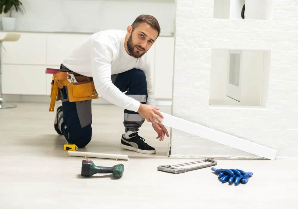 Jak łatwo i dokładnie ciąć listwy przypodłogowe poliuretanowe?