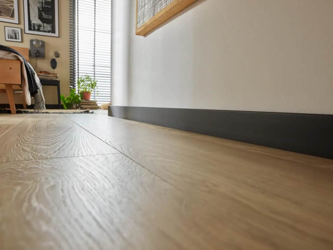 Jak ciąć listwy przypodłogowe plastikowe - uniknij najczęstszych błędów